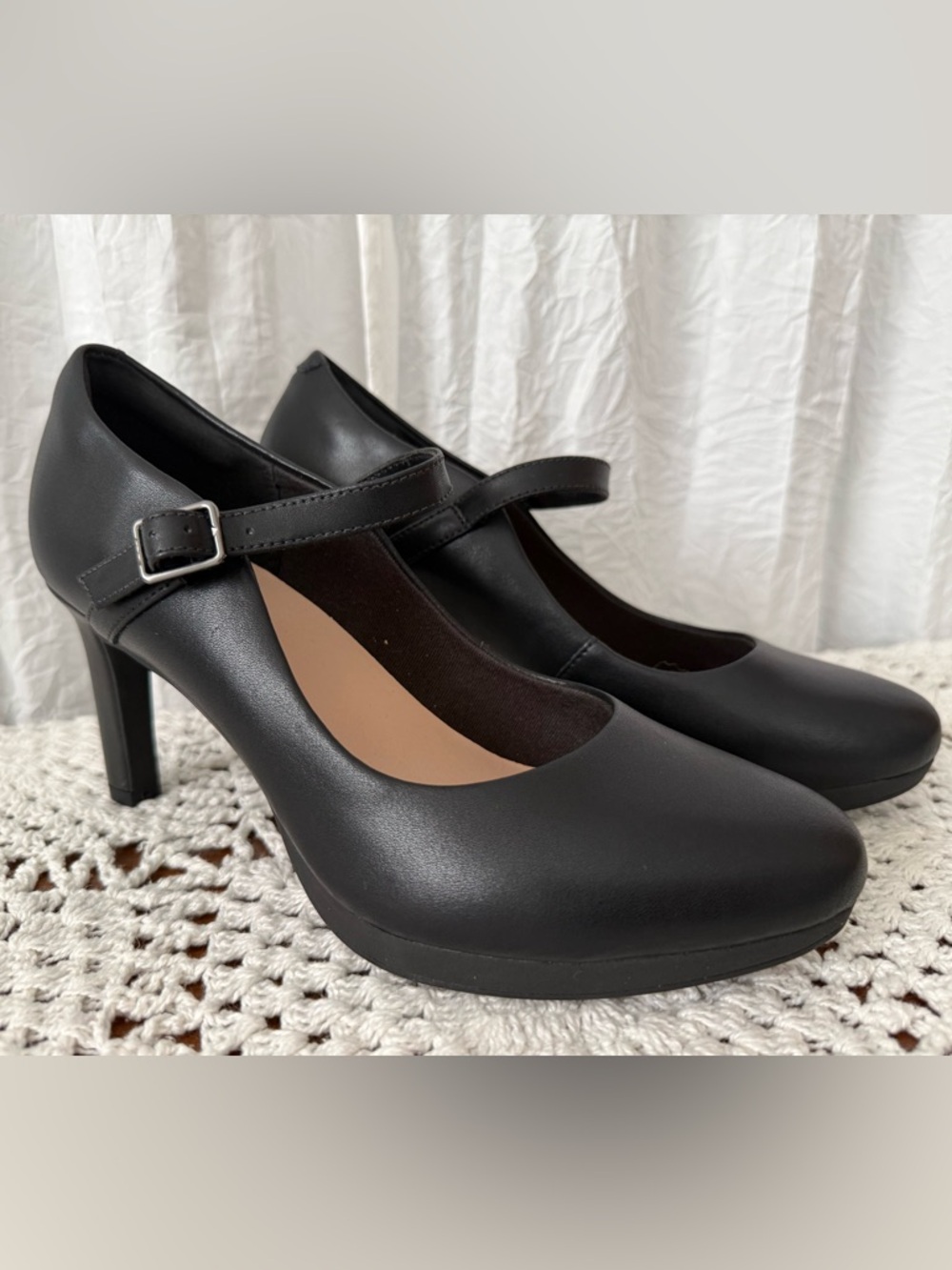Clarks Ambyr Shine Mary Jane pumps Heels Black Leather Size 9M NWOB Comfort